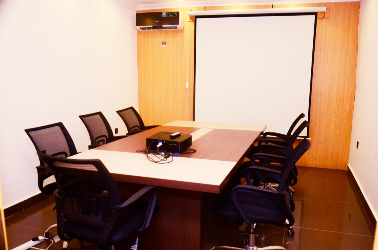 Ivy Hotel Emerald Ikeja Luaran gambar