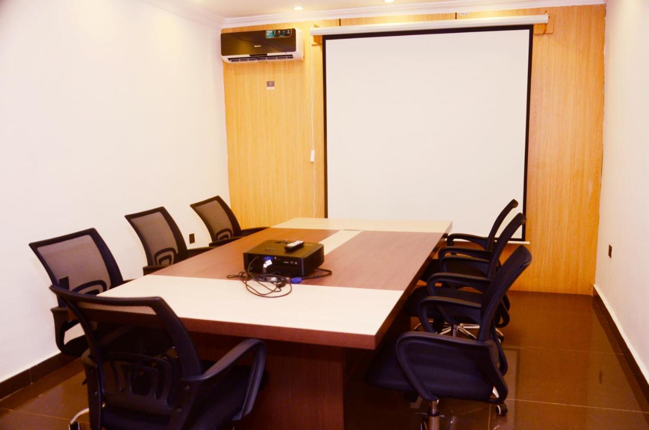 Ivy Hotel Emerald Ikeja Luaran gambar